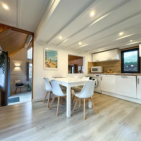 Moderne 6 Pers Avec Piscine L'ete Кабур